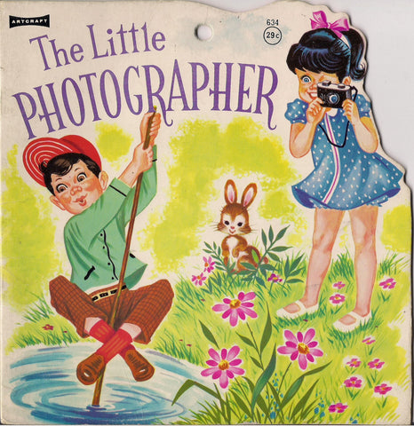The LITTLE PHOTOGRAPHER Artcraft No. 634 Illustrated Die Cut Childrens Kid Book Photography N. V. Gebr. Keesmaat, 1967