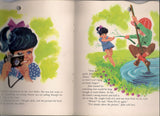 The LITTLE PHOTOGRAPHER Artcraft No. 634 Illustrated Die Cut Childrens Kid Book Photography N. V. Gebr. Keesmaat, 1967