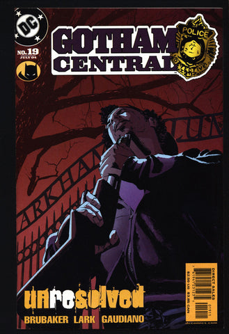 BATMAN GOTHAM CENTRAL #19 Tie-in to Gotham Television series,Ed Brubaker, Michael Lark,Dark Knight,Mean Streets, Detective,Crime,Comic Book